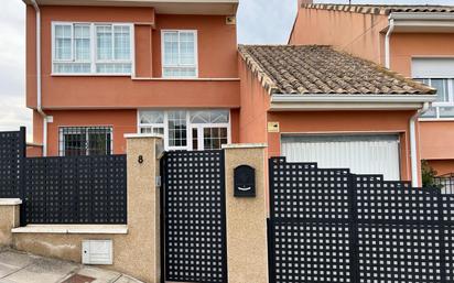 Exterior view of Single-family semi-detached for sale in Morata de Tajuña  with Air Conditioner, Terrace and Swimming Pool