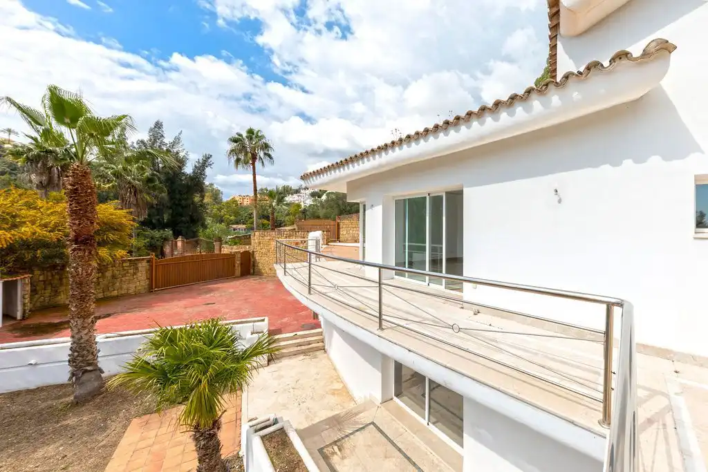 Vista exterior de Casa o chalet en venta en Benahavís con Aire acondicionado, Calefacción y Jardín privado