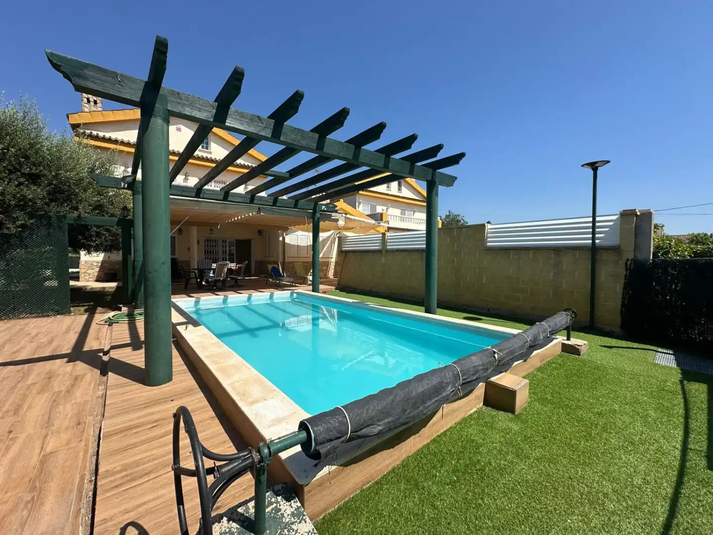 Piscina de Casa adosada en venda en Castellón de la Plana / Castelló de la Plana amb Aire condicionat, Calefacció i Terrassa