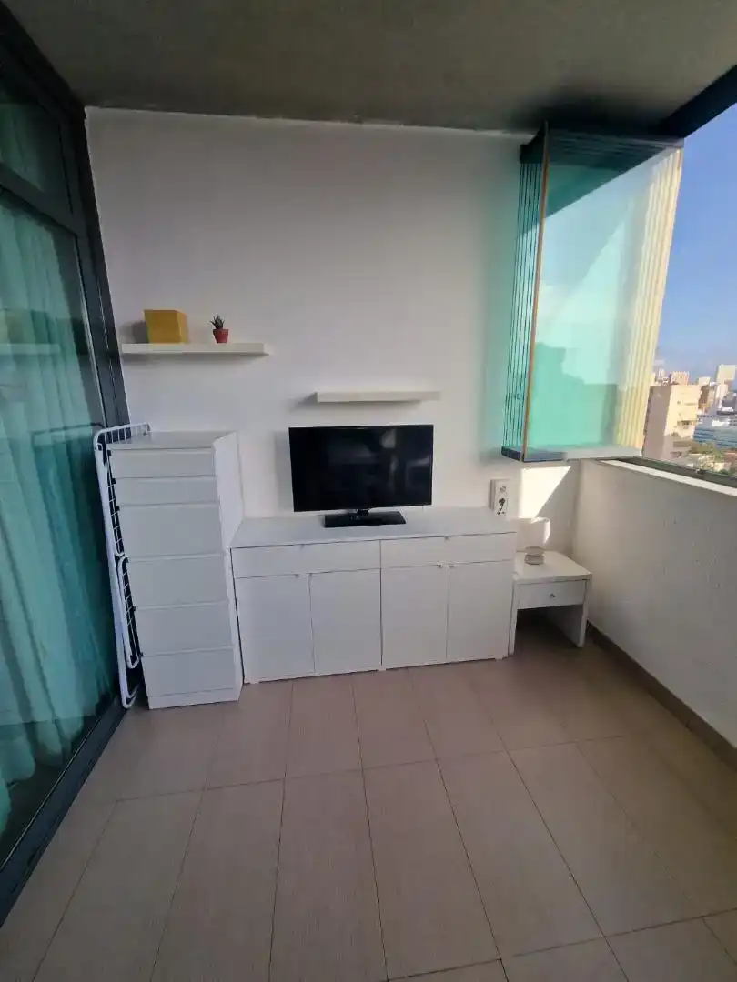 Wohnzimmer von Wohnungen zur Miete in Benidorm mit Schwimmbad und Balkon