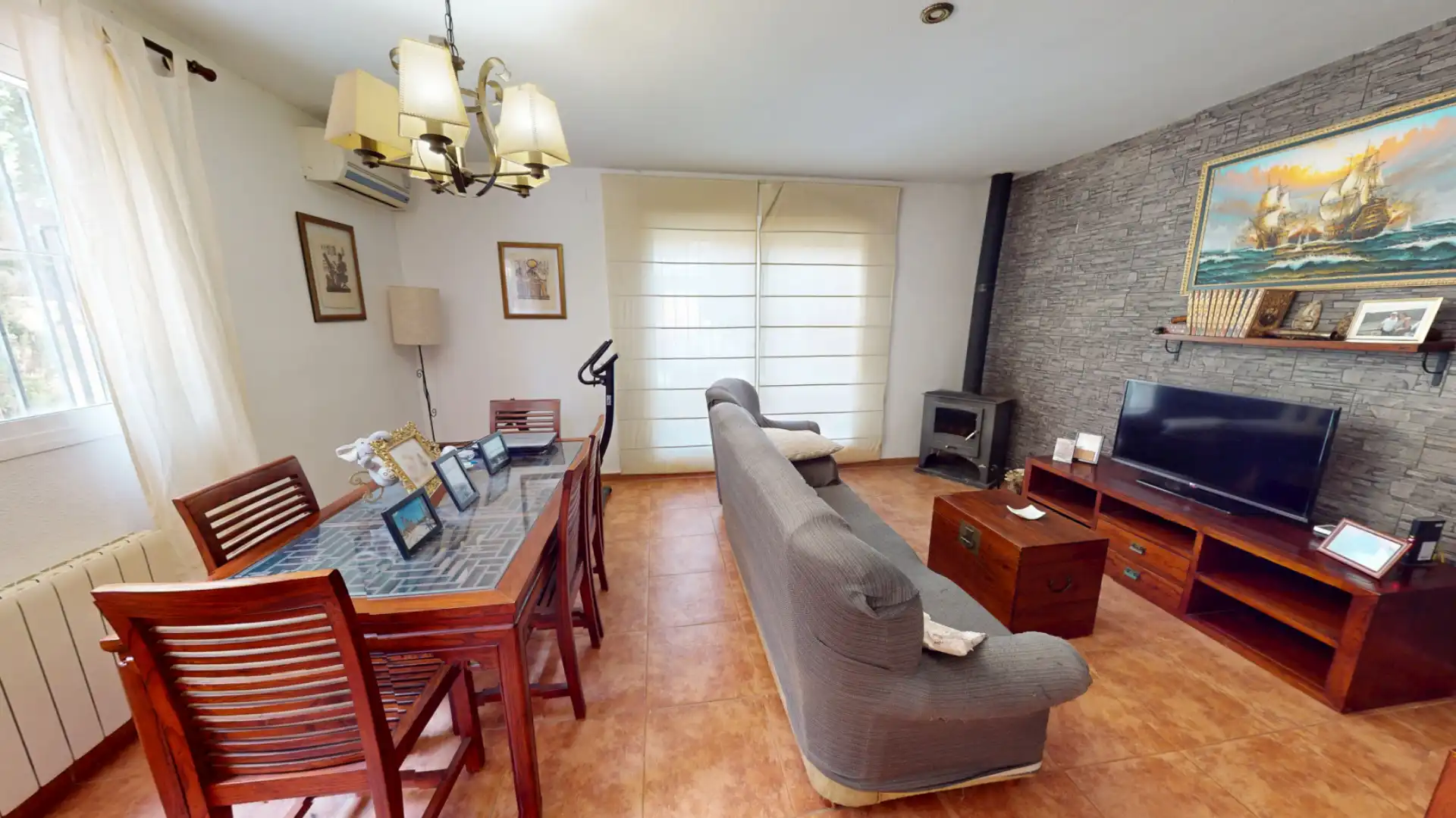 Casa pareada con terraza en venta en Carrer les Oliveres, imagen 4
