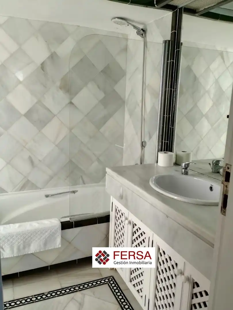 Bathroom of Attic for rent in El Puerto de Santa María  with Air Conditioner, Heating and Terrace
