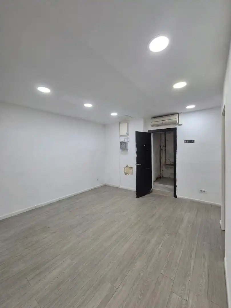 Business premises for sale in Carrer de la Constància, imagen 4