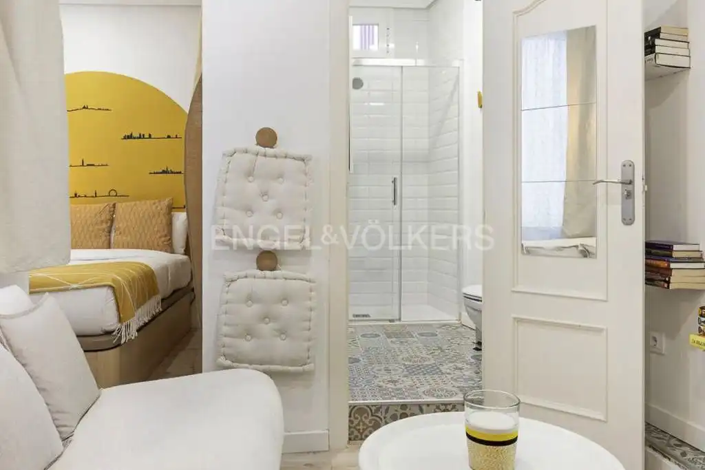 Bedroom of Flat for rent in Madrid  with Air Conditioner, Heating and Furnished
