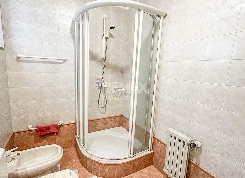Baño de Piso en venta en Vigo  con Calefacción, Parquet y Terraza