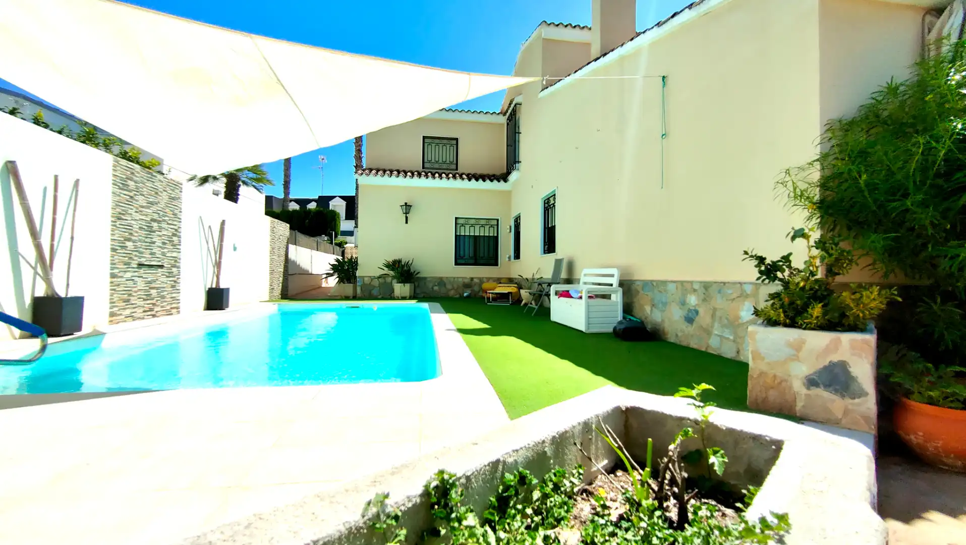 Piscina de Casa o xalet en venda en Elche / Elx amb Aire condicionat, Calefacció i Jardí privat