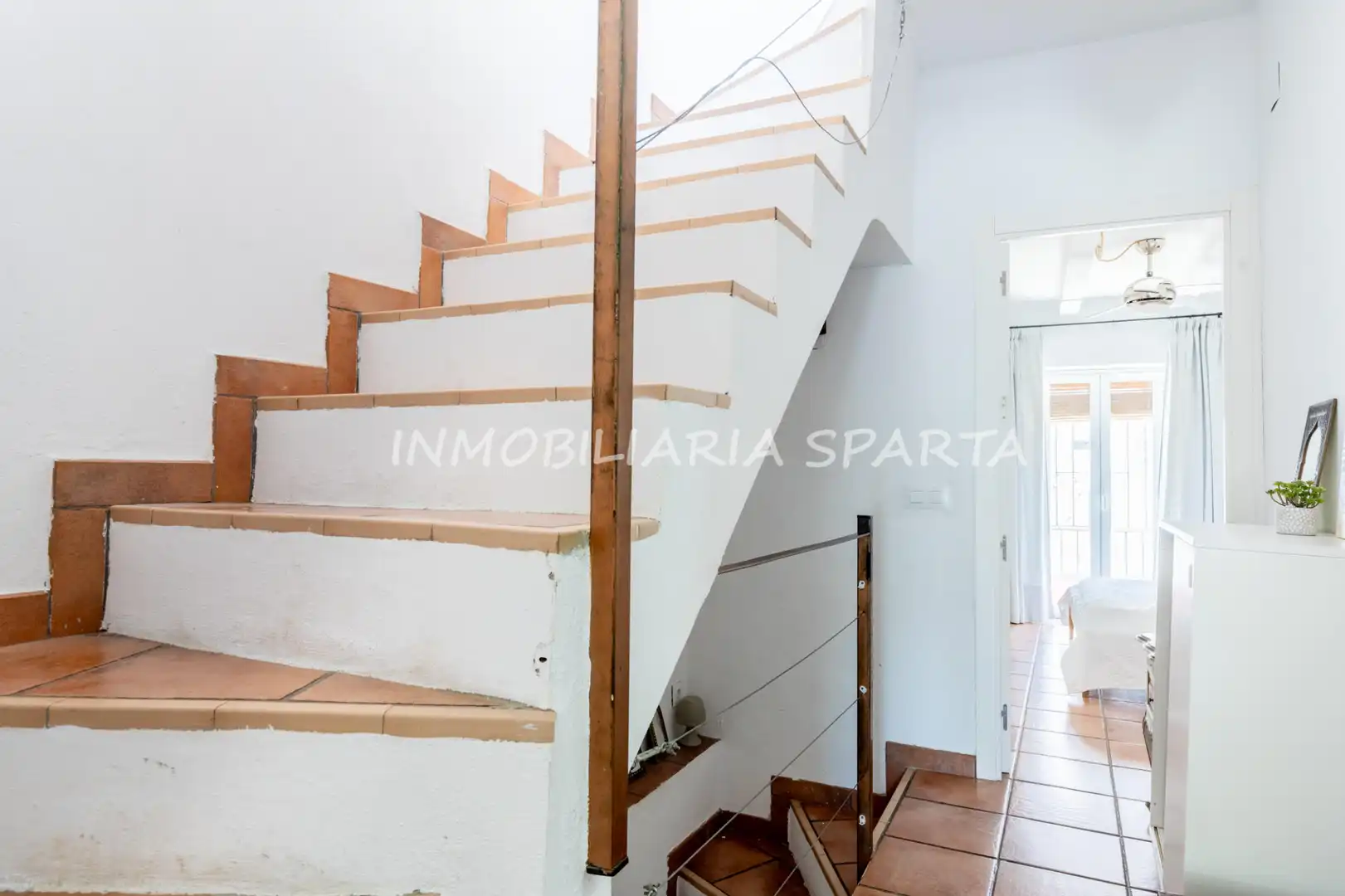 Casa adosada en venta en Gelves con Terraza, Horno y Lavadora