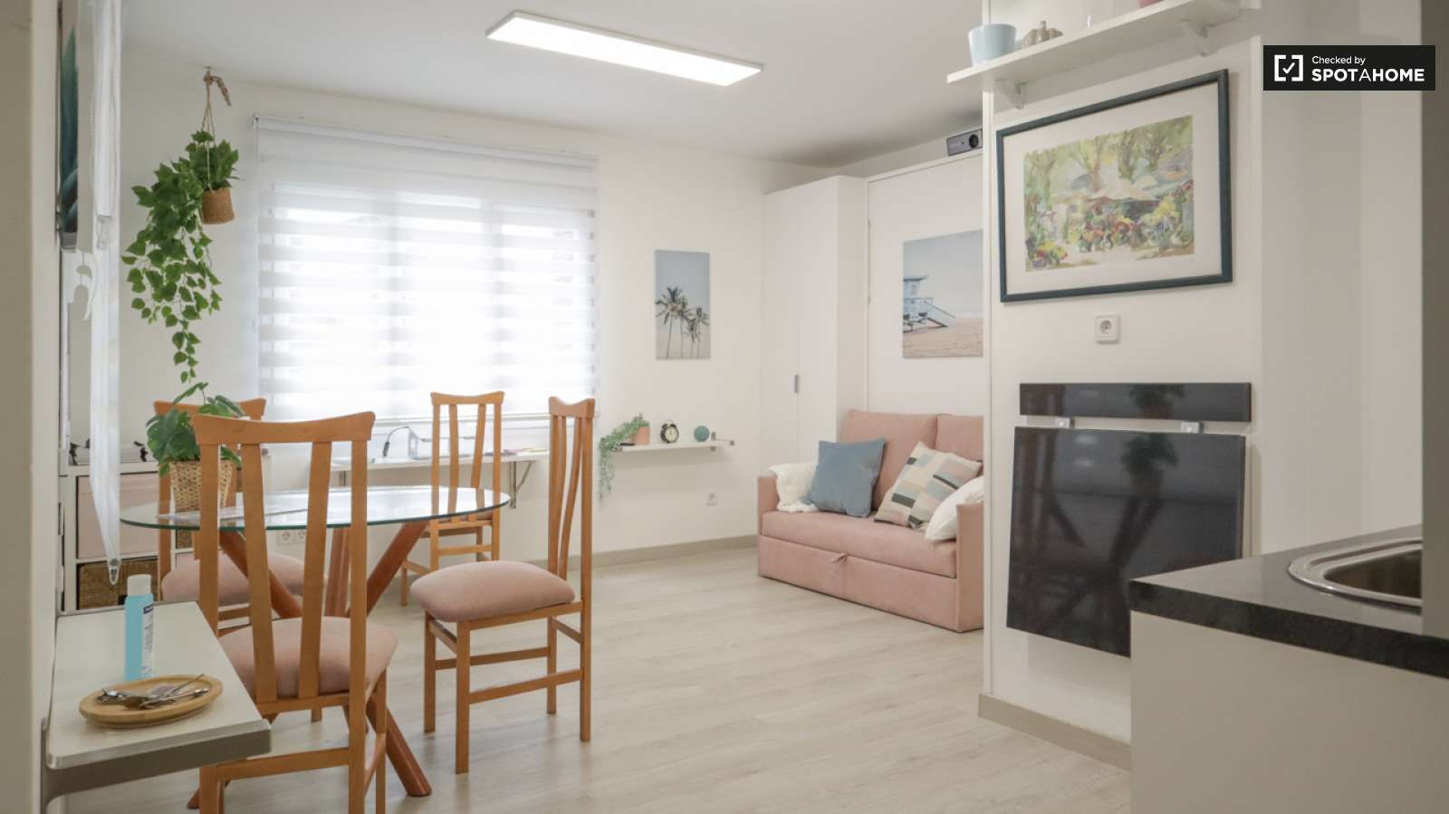 Living room of Study for share in  Madrid Capital  with Air Conditioner and Terrace