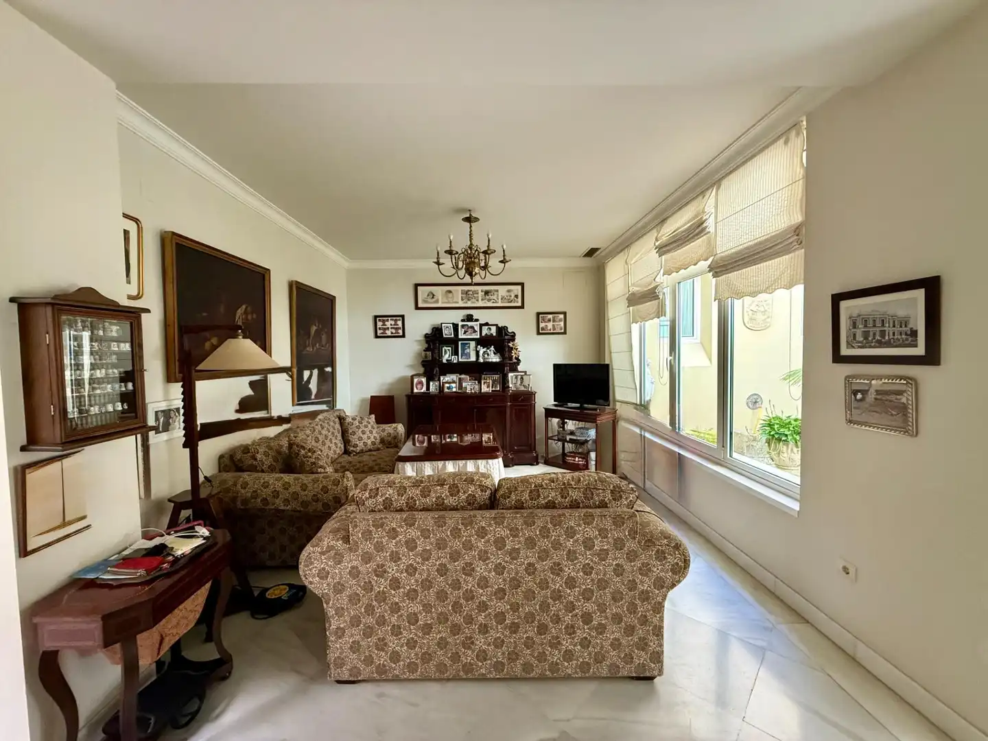 Sala d'estar de Casa o xalet en venda en El Puerto de Santa María amb Aire condicionat, Jardí privat i Terrassa