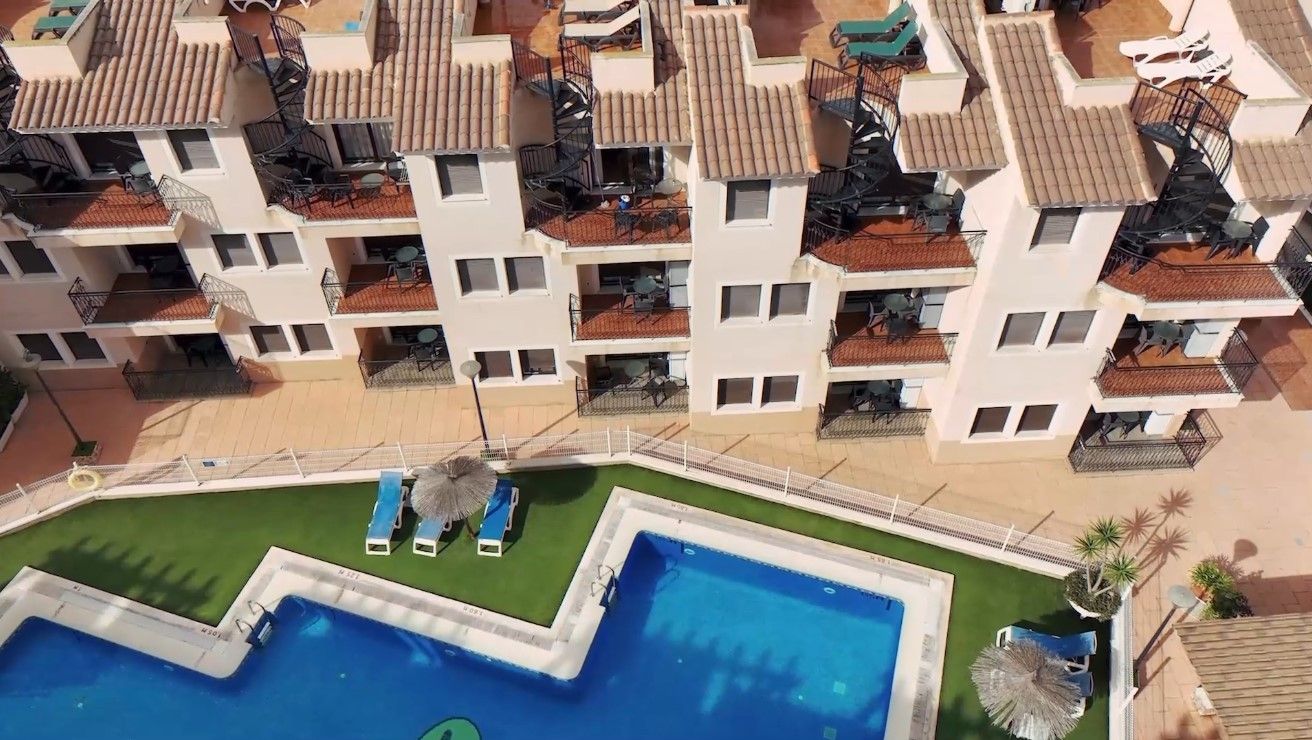 Schwimmbecken von Wohnungen zum verkauf in Águilas mit Klimaanlage, Terrasse und Schwimmbad