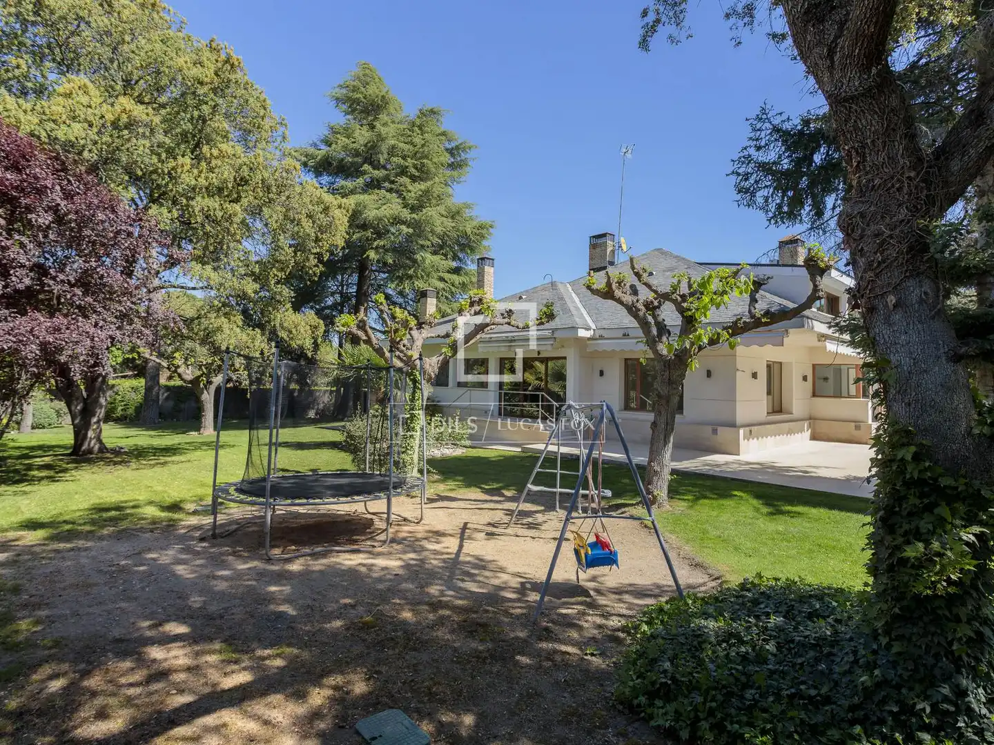 Jardí de Casa o xalet de lloguer en La Moraleja amb Aire condicionat, Calefacció i Jardí privat
