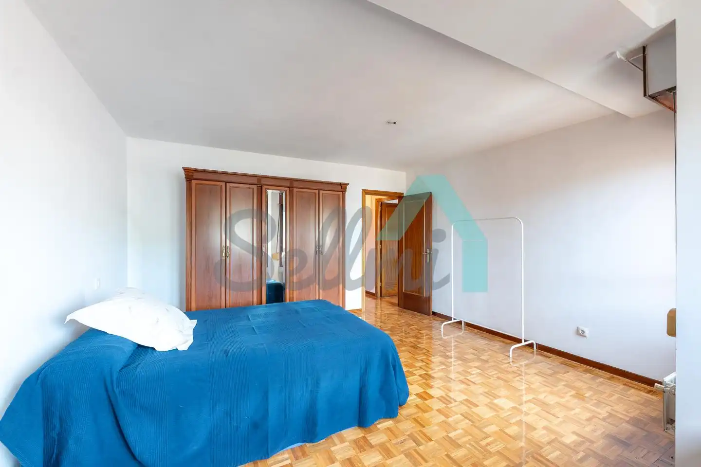 Habitación de Piso de alquiler en Oviedo  con Calefacción, Parquet y Amueblado