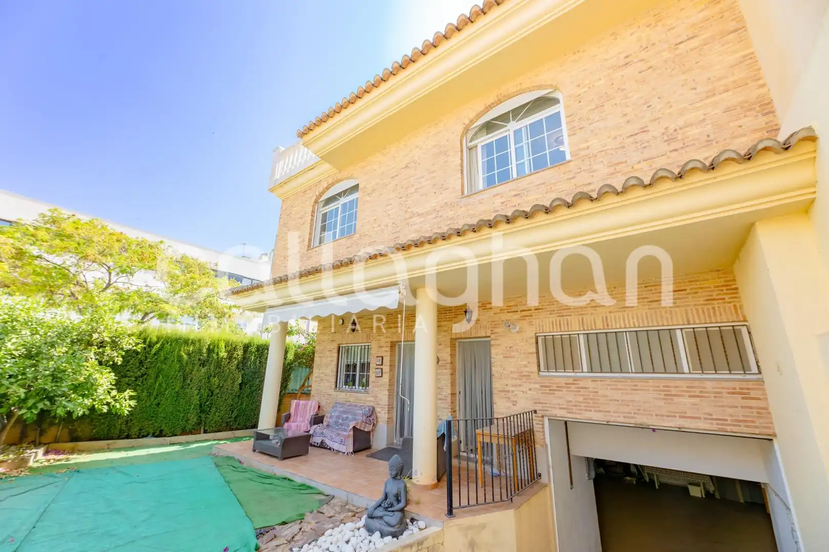 Vista exterior de Casa o xalet en venda en Sagunto / Sagunt amb Calefacció, Jardí privat i Terrassa