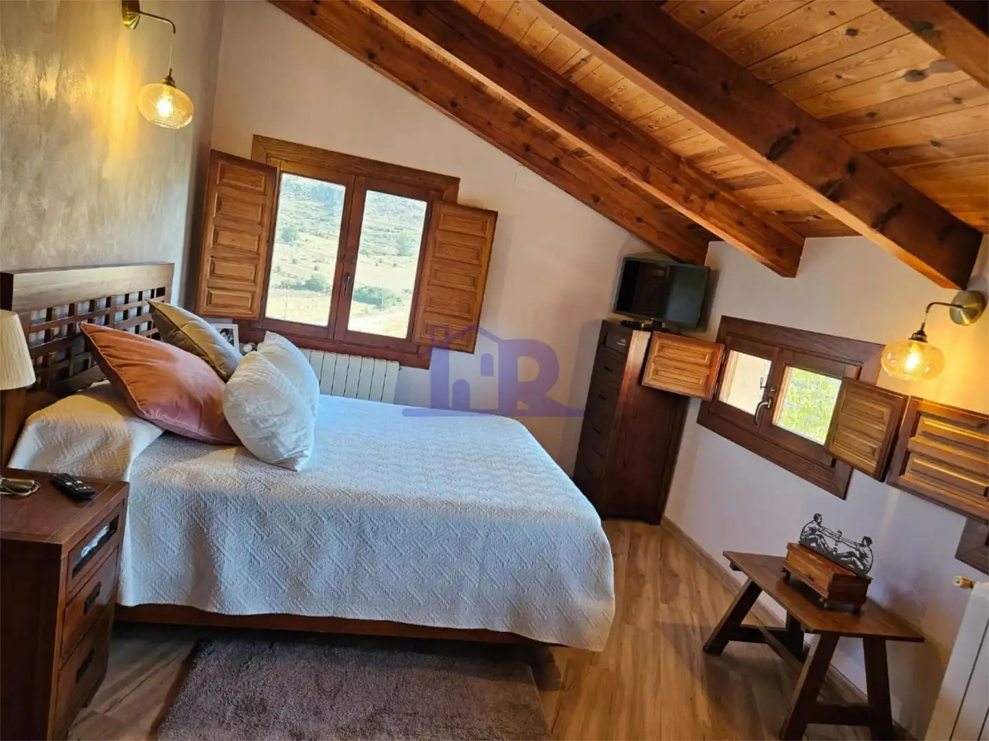 Dormitori de Casa o xalet en venda en Valdemeca amb Calefacció, Jardí privat i Parquet