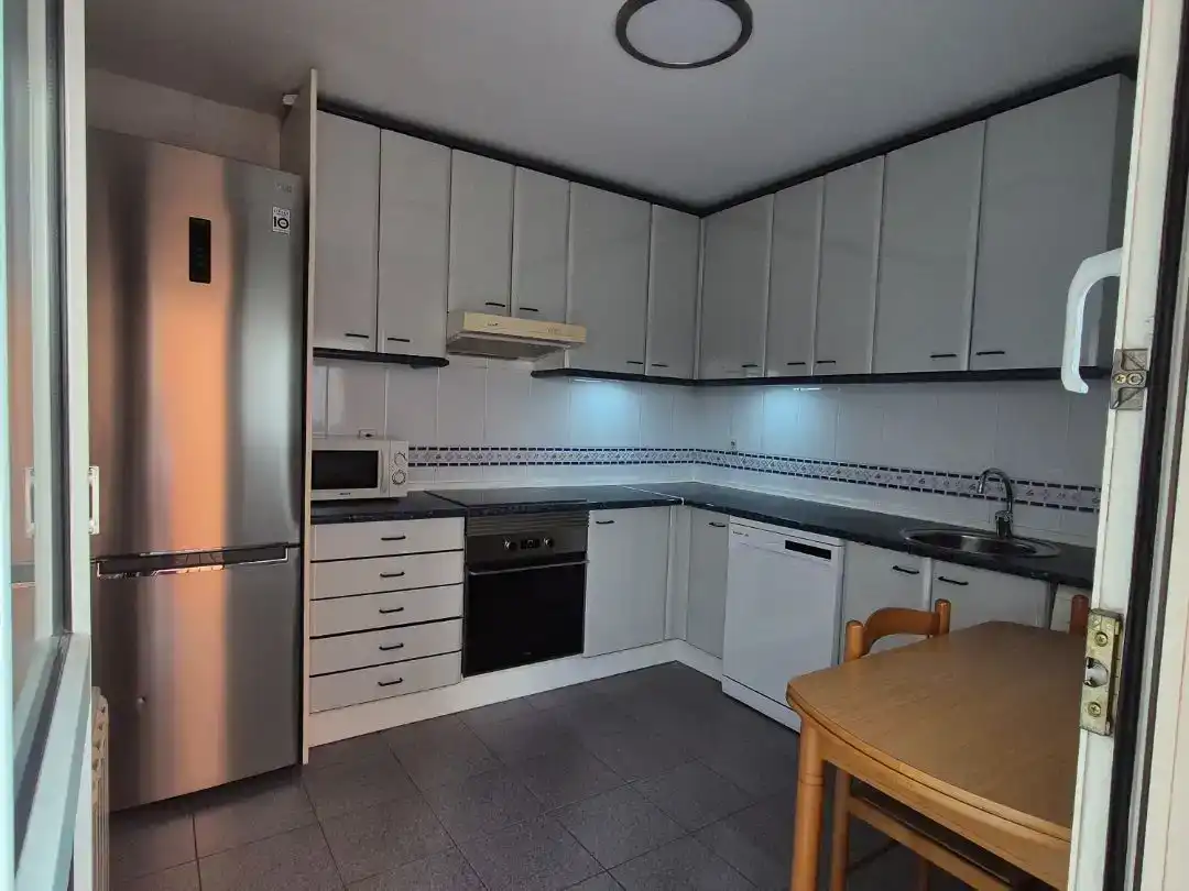 Küche von Wohnung zum Verkauf in  Madrid Capital mit Klimaanlage und Terrasse
