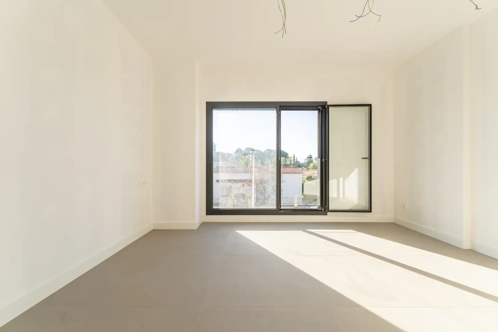 Habitación de Casa adosada en venta en Cambrils con Jardín privado, Piscina y Domótica