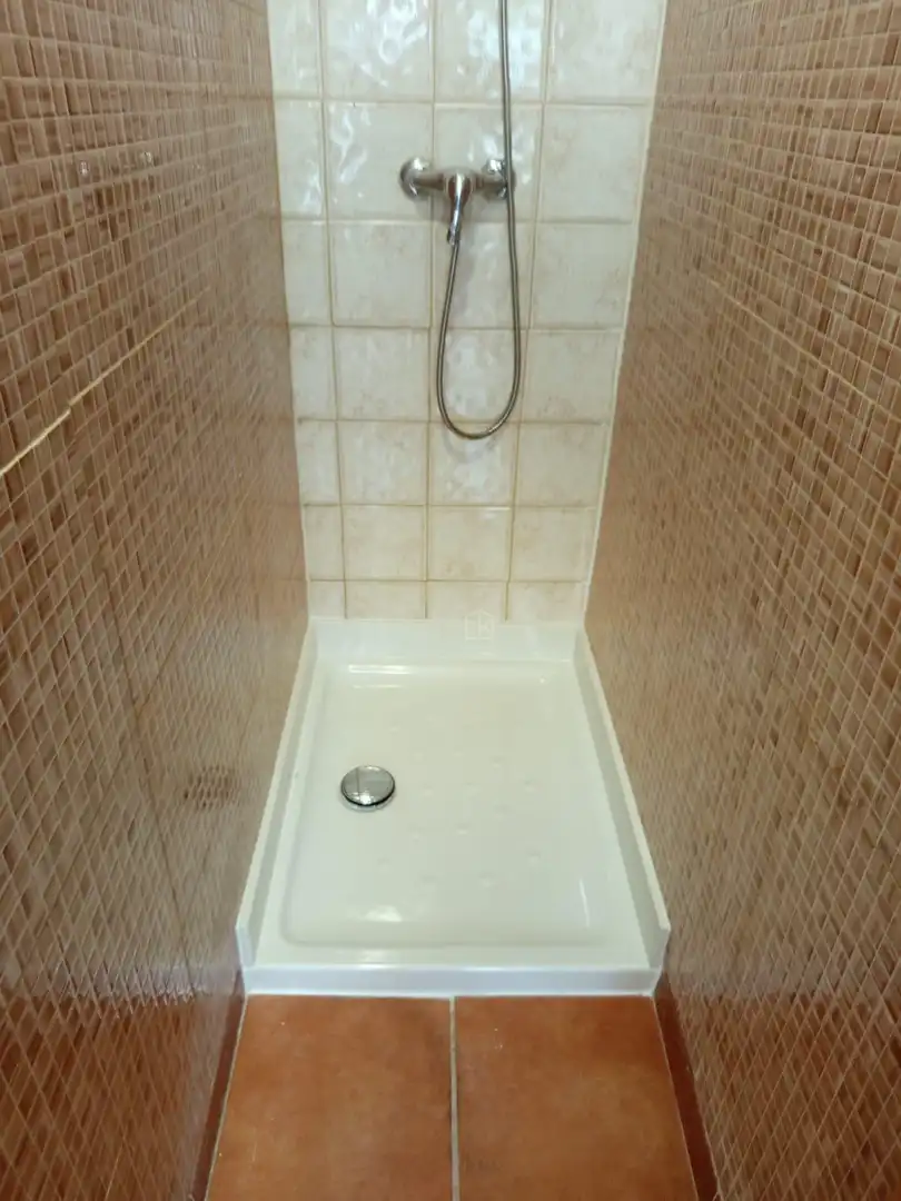 Bany de Local en venda en Oviedo 
