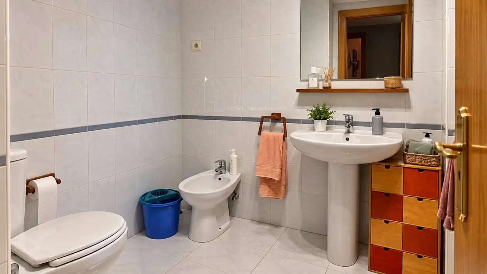 Bathroom of Attic for sale in Carabanchel