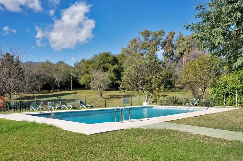 Schwimmbecken von Wohnungen zur Miete in Marbella mit Klimaanlage, Heizung und Privatgarten