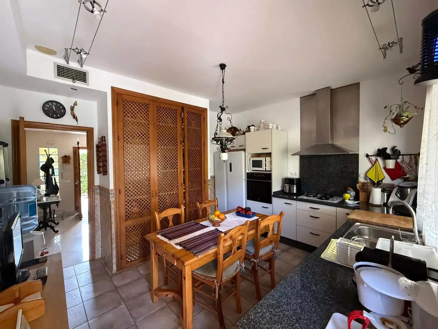Cocina de Casa o chalet en venta en Alcalá de Guadaira con Aire acondicionado, Calefacción y Jardín privado