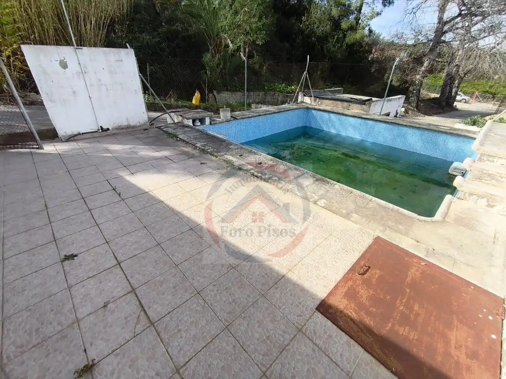 Swimming pool of Residential for sale in La Llosa de Ranes