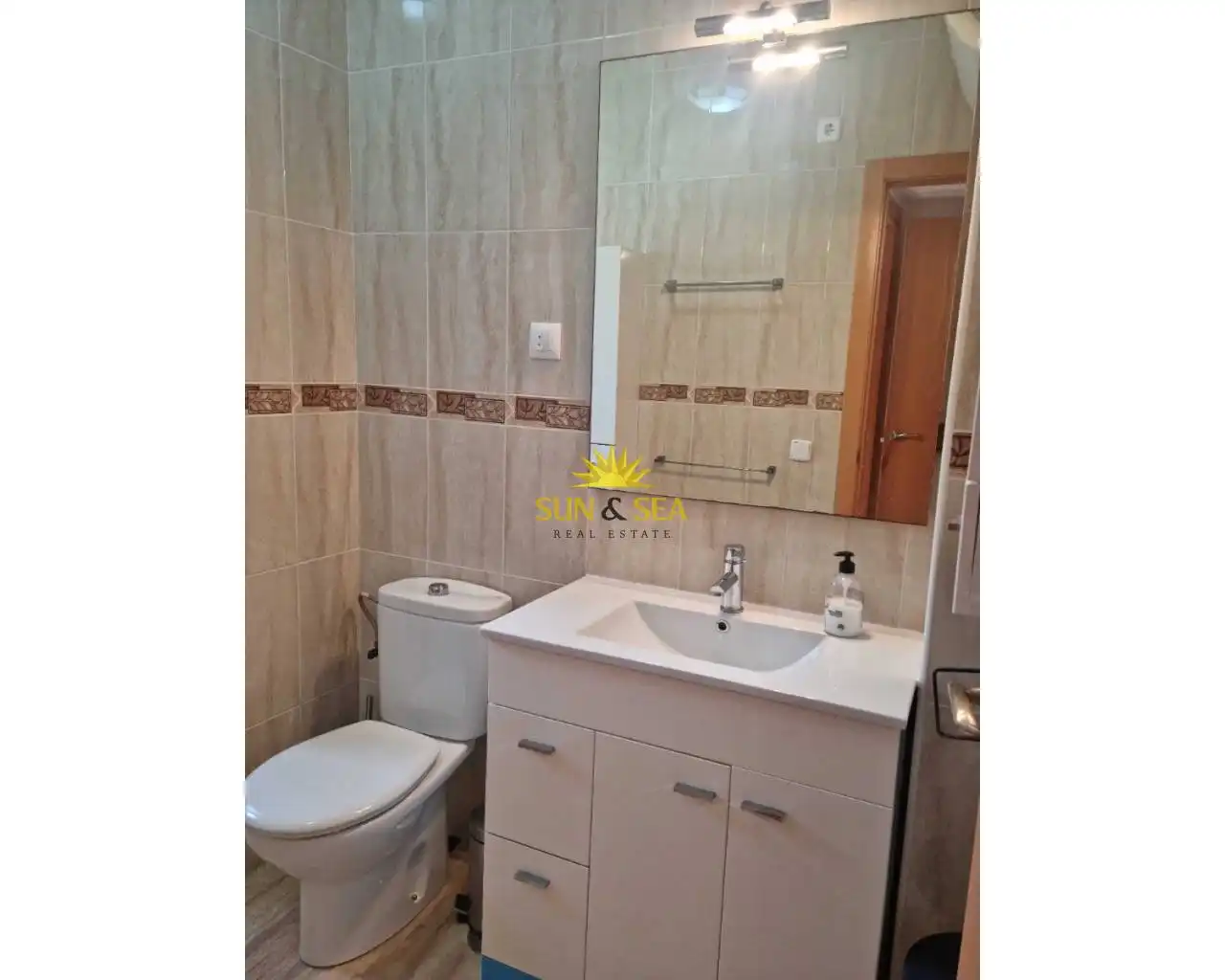 Baño de Apartamento de alquiler en Cartagena con Aire acondicionado, Calefacción y Amueblado