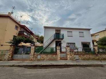 Casa amb jardí en venda a Sinibal Mas