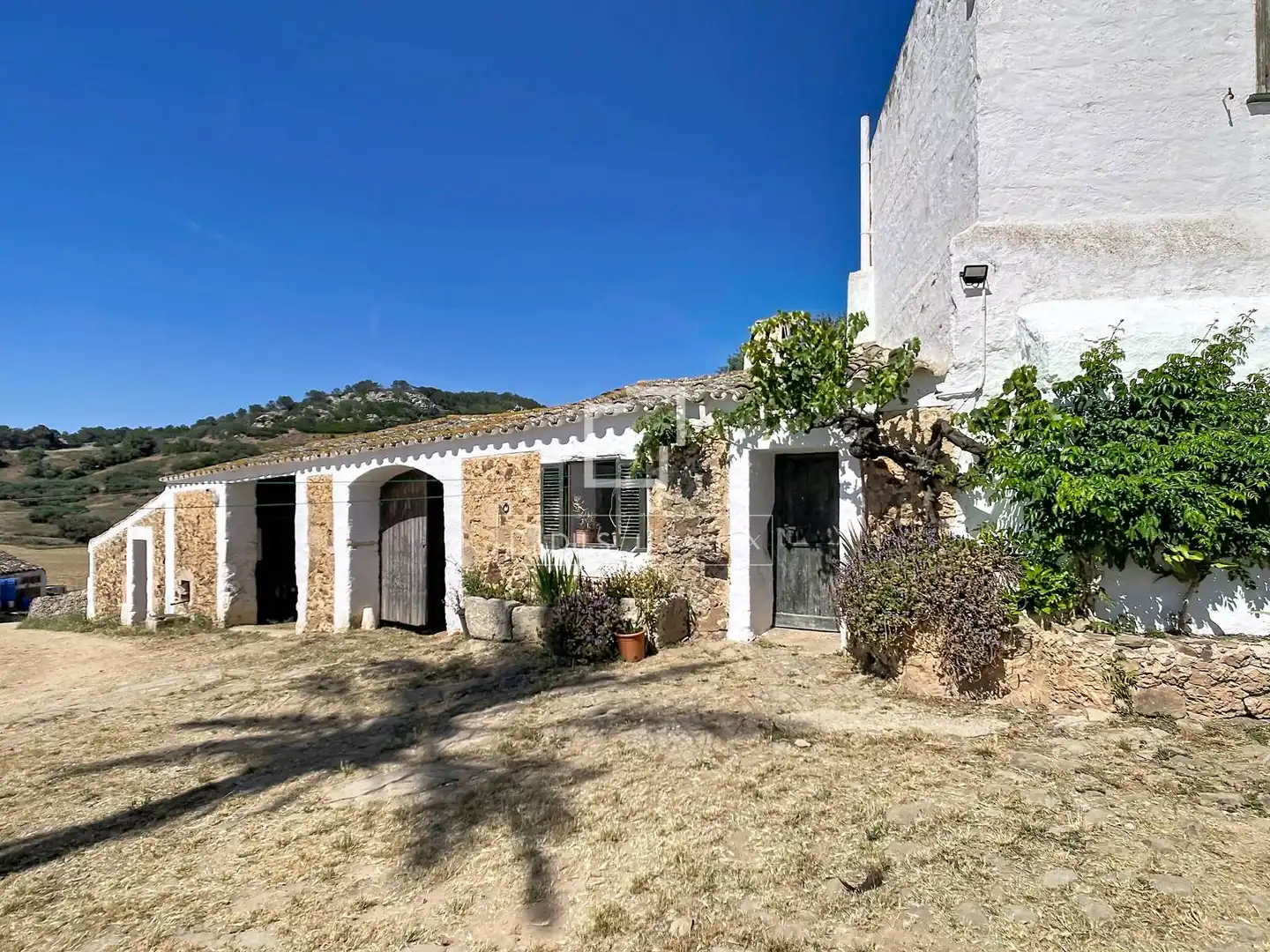 Vista exterior de Finca rústica en venda en Ciutadella de Menorca amb Jardí privat i Traster