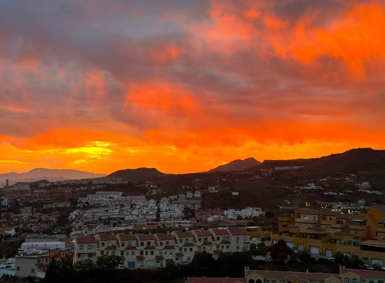 Außenansicht von Wohnung zum Verkauf in Rincón de la Victoria mit Klimaanlage, Heizung und Terrasse