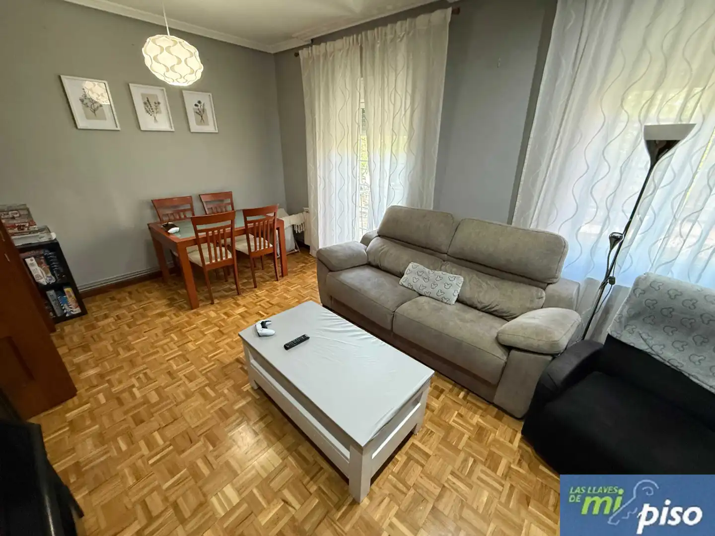 Living room of Flat for sale in Valladolid  with Heating, Parquet flooring and Furnished
