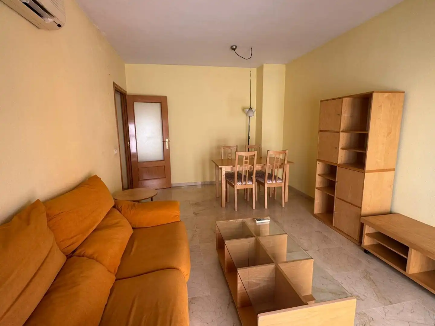 Sala de estar de Piso en venta en Sevilla con Aire acondicionado, Calefacción y Amueblado