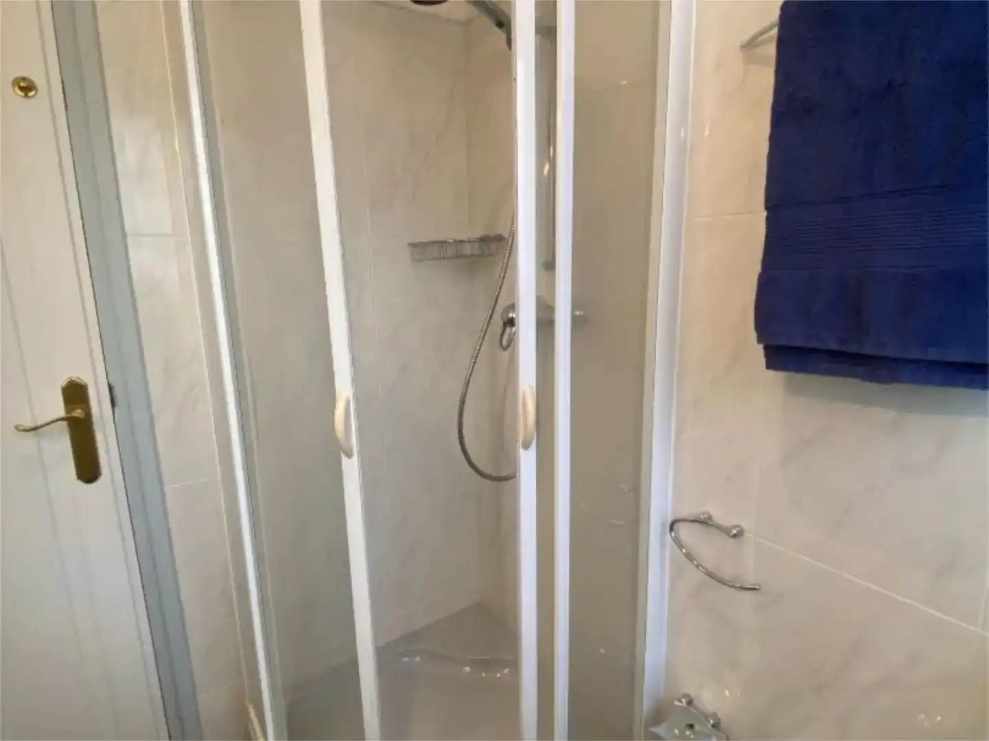 Badezimmer von Wohnung zur Miete in Sitges mit Klimaanlage, Schwimmbad und Balkon