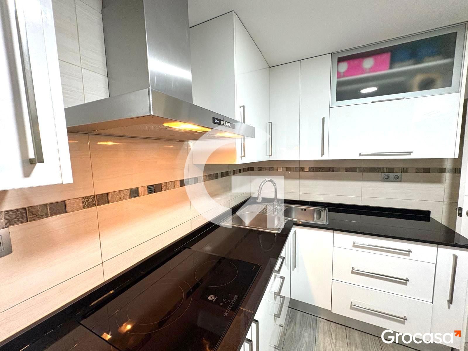 Kitchen of Flat for sale in Mataró  with Furnished, Oven and Washing machine