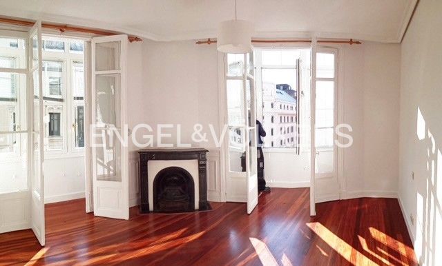 Sala d'estar de Pis de lloguer en Bilbao  amb Calefacció i Parquet