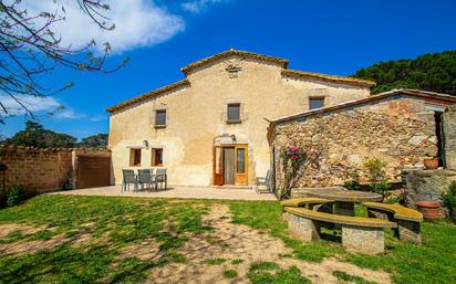 Vista exterior de Casa o xalet en venda en Llagostera amb Calefacció, Jardí privat i Terrassa