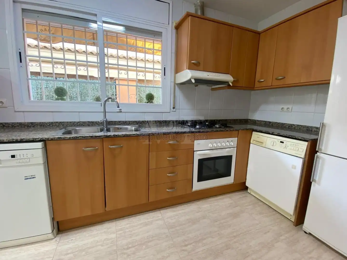 Cocina de Casa adosada en venta en Cambrils con Aire acondicionado, Calefacción y Jardín privado