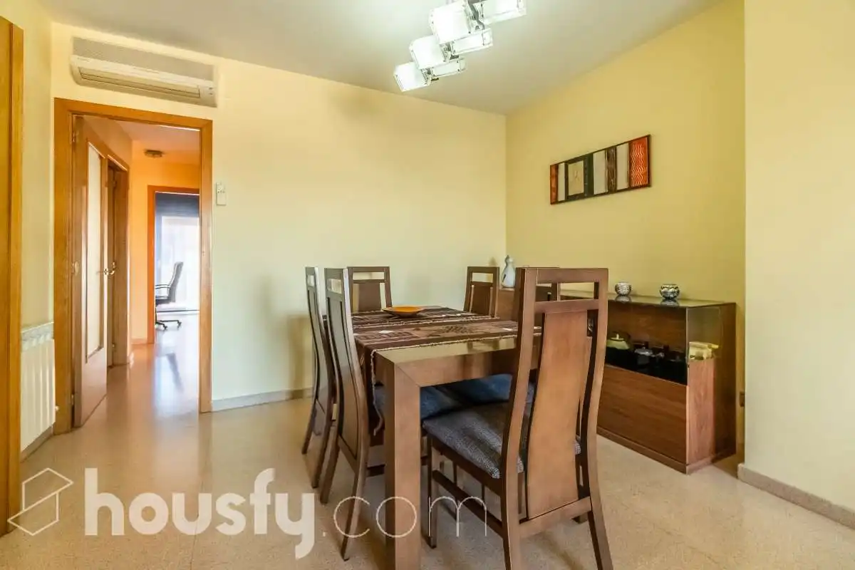 Comedor de Piso en venta en Sabadell con Aire acondicionado, Calefacción y Amueblado