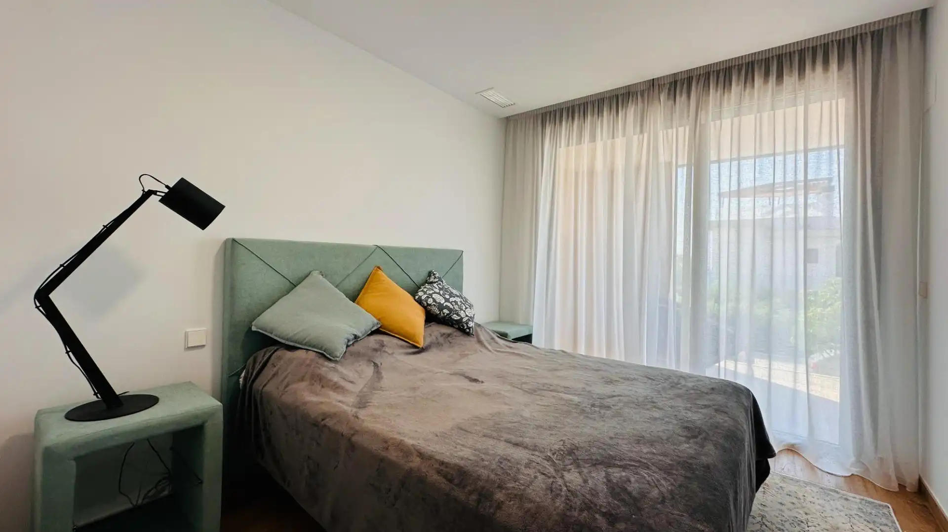 Dormitori de Dúplex de lloguer en Villajoyosa / La Vila Joiosa amb Aire condicionat, Calefacció i Jardí privat