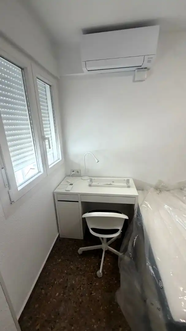Bedroom of Flat for rent in Valencia  with Air Conditioner, Terrace and Furnished