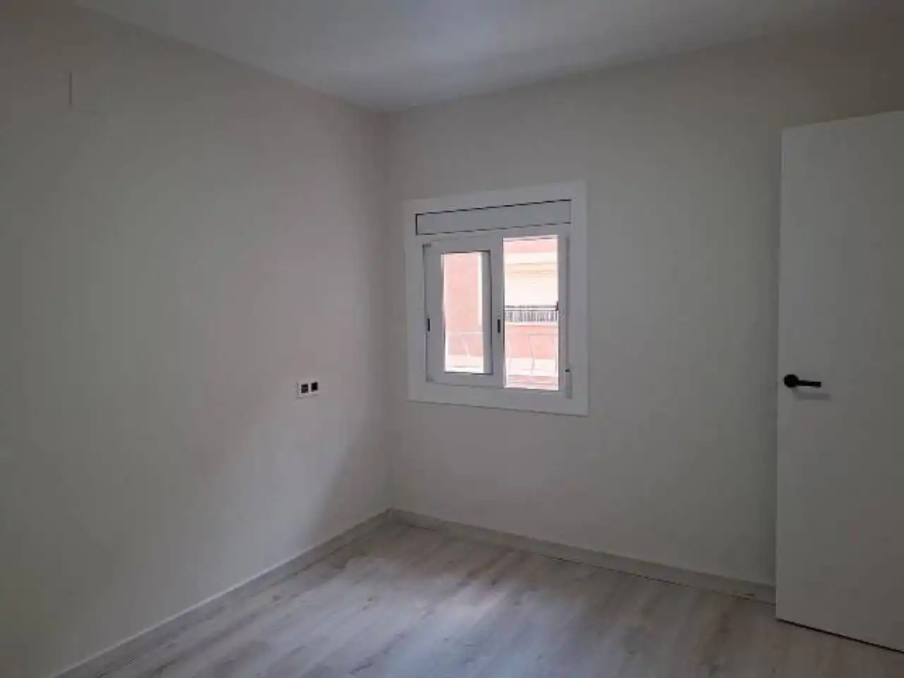 Habitación de Piso en venta en Santa Coloma de Gramenet con Parquet
