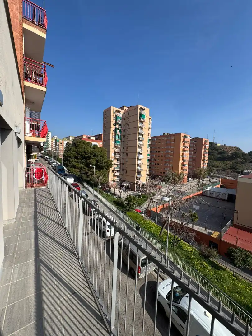 Vista exterior de Piso en venta en Badalona con Aire acondicionado, Calefacción y Terraza