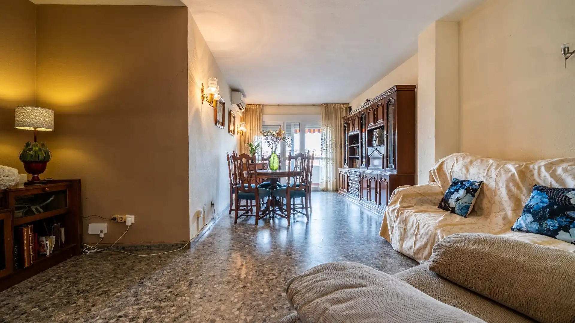 Living room of Flat for sale in  Sevilla Capital  with Air Conditioner, Terrace and Balcony
