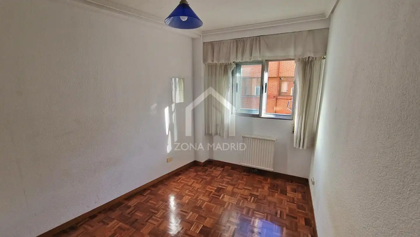 Bedroom of Flat for sale in Tetuán