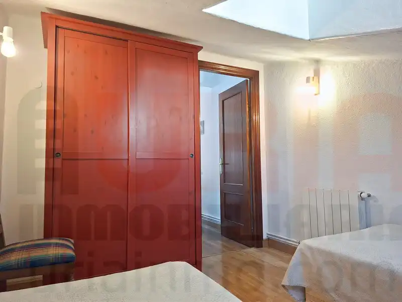 Bedroom of Attic for rent in Oviedo   with Heating, Terrace and Furnished