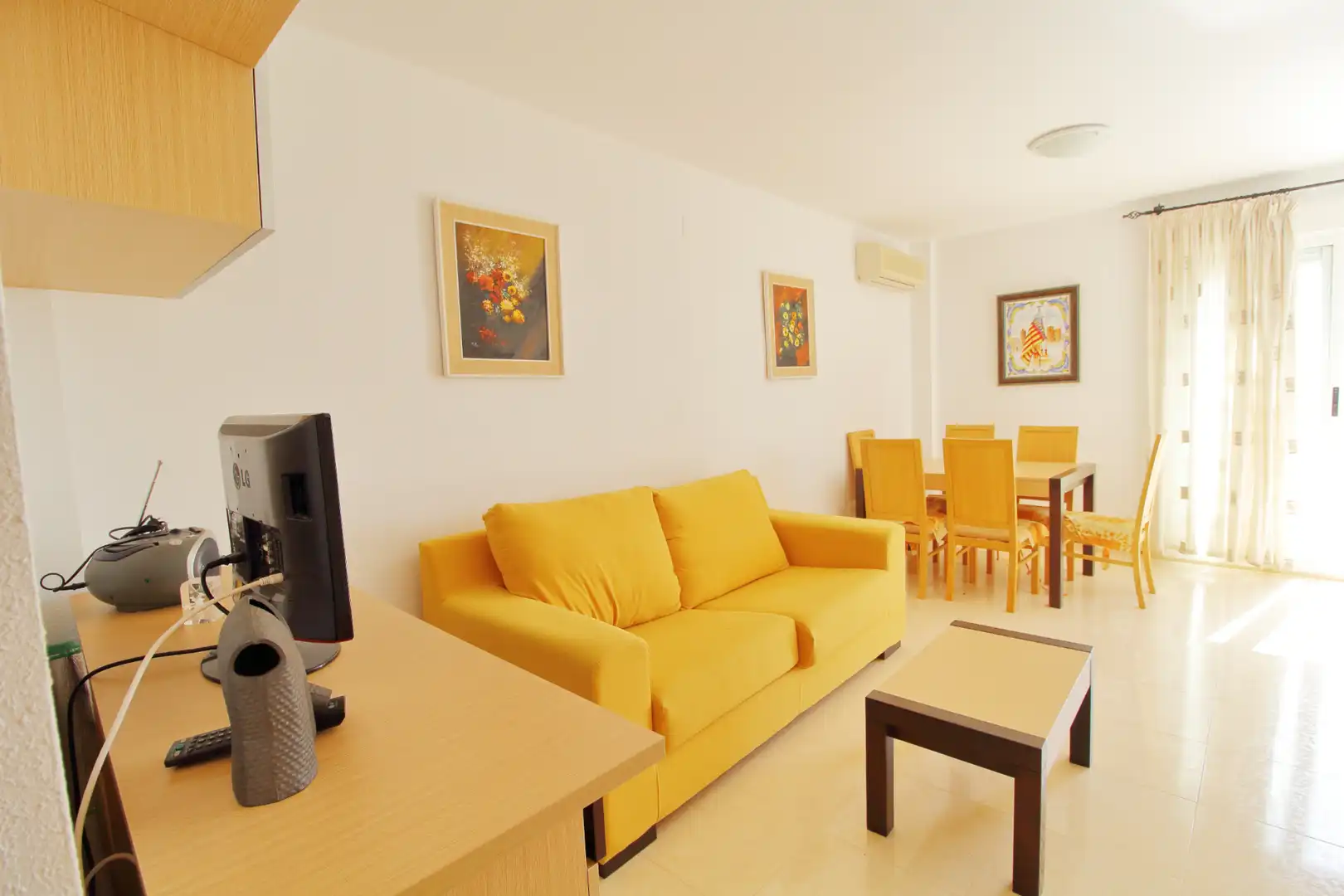 Sala d'estar de Apartament en venda en Oropesa del Mar / Orpesa amb Terrassa, Piscina i Moblat