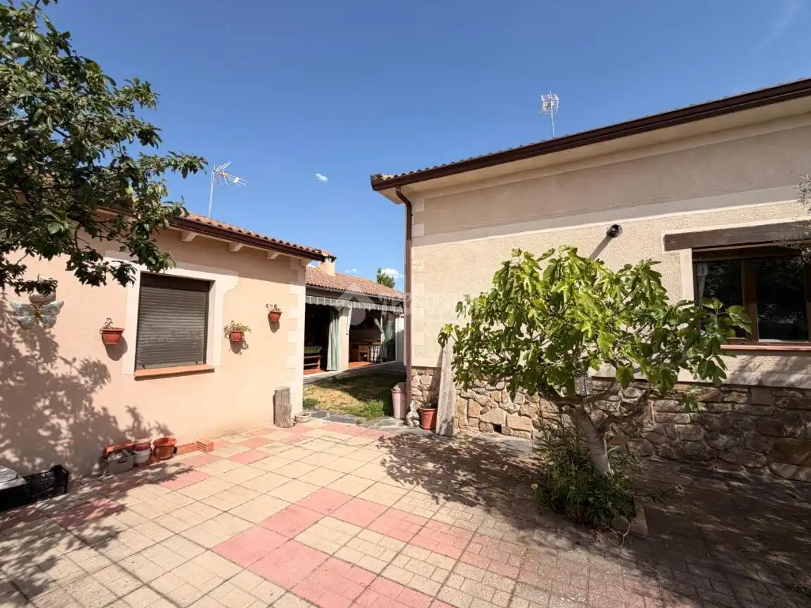 Jardín de Casa adosada en venta en Segovia con Calefacción