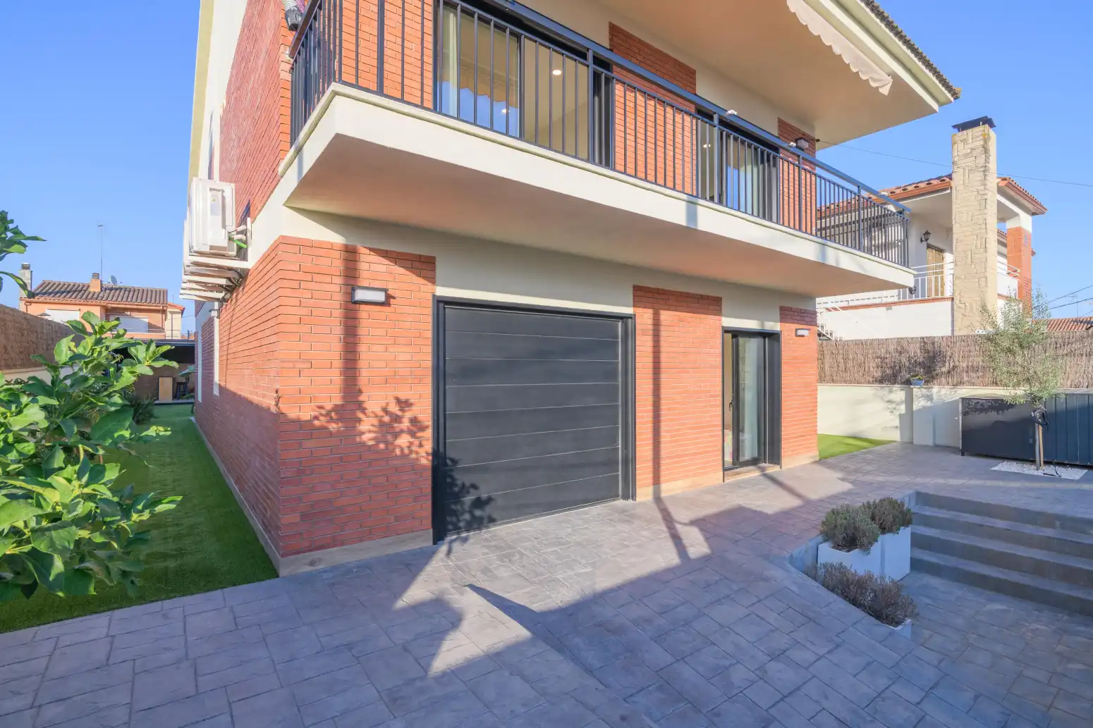 Vista exterior de Casa o xalet en venda en Viladecans amb Aire condicionat, Calefacció i Parquet