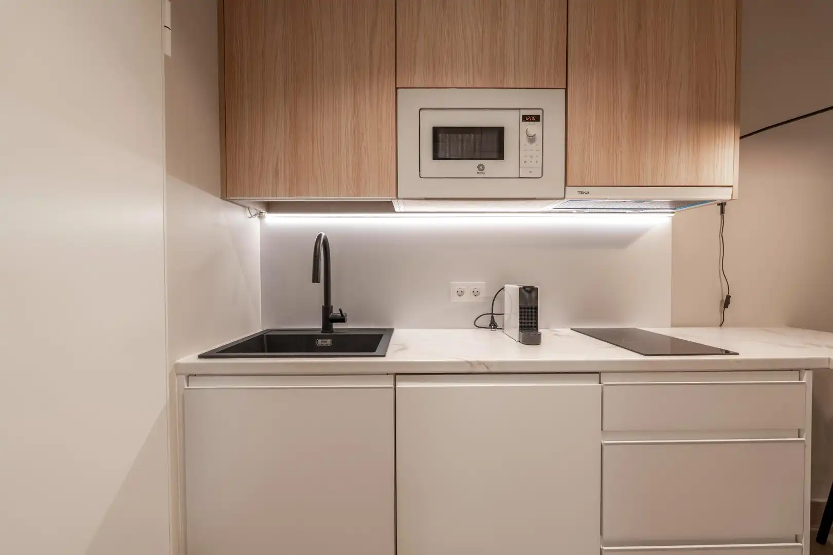 Kitchen of Office for rent in Madrid  with Heating and Furnished