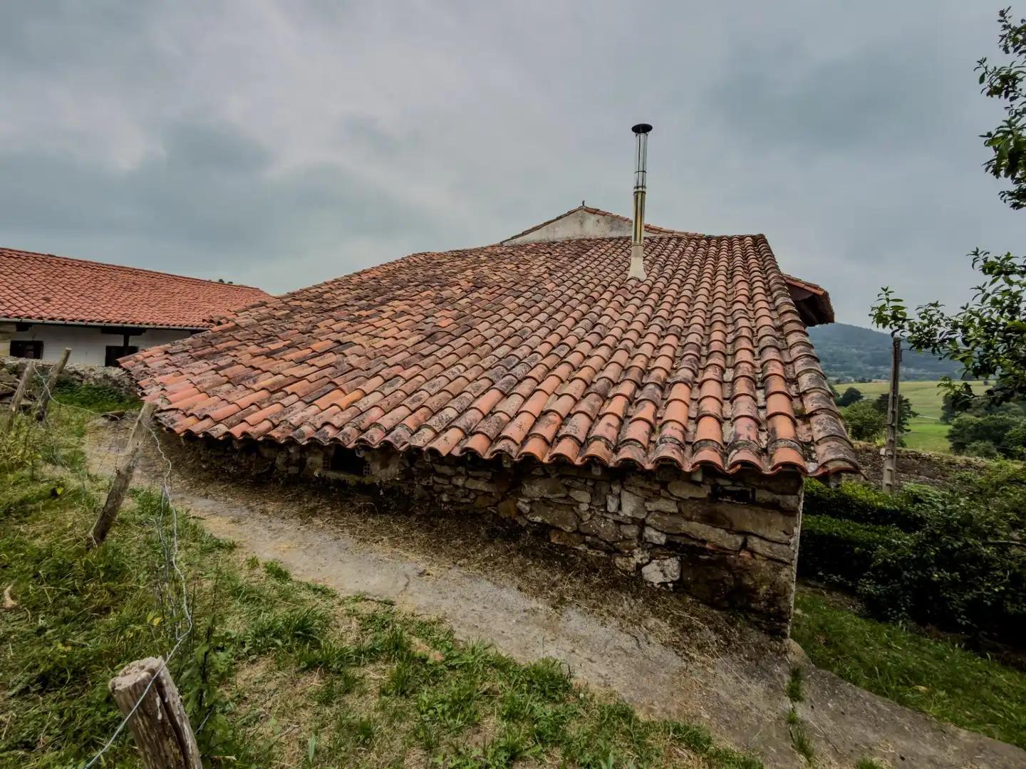 Vista exterior de Casa o xalet en venda en Alfoz de Lloredo amb Jardí privat, Terrassa i Balcó