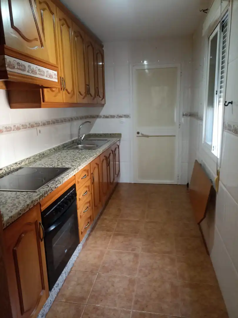 Cuina de Casa adosada en venda en Guadalcázar amb Aire condicionat, Calefacció i Terrassa